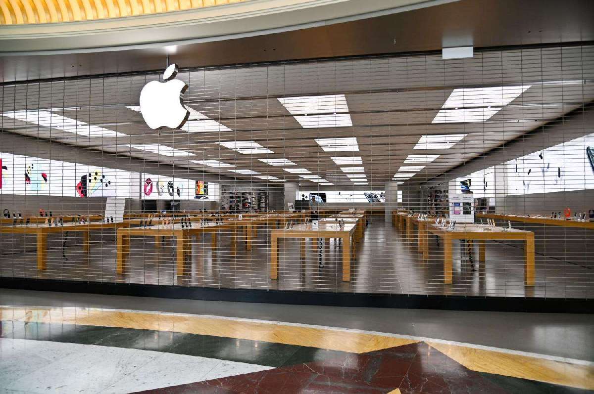 Apple, ABD’deki Kapalı Mağazalarını Yeniden Açıyor